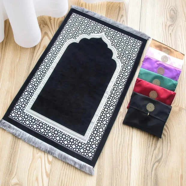 Tapis de prière musulman noir avec sac et perles incluses - Mes Tapis De Prière